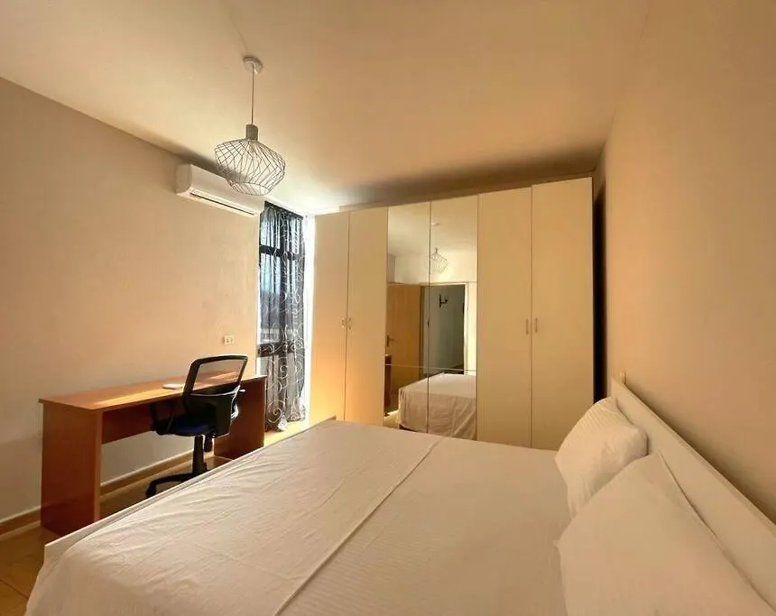 Fab'S Central 2 Bedroom Flat Tirana